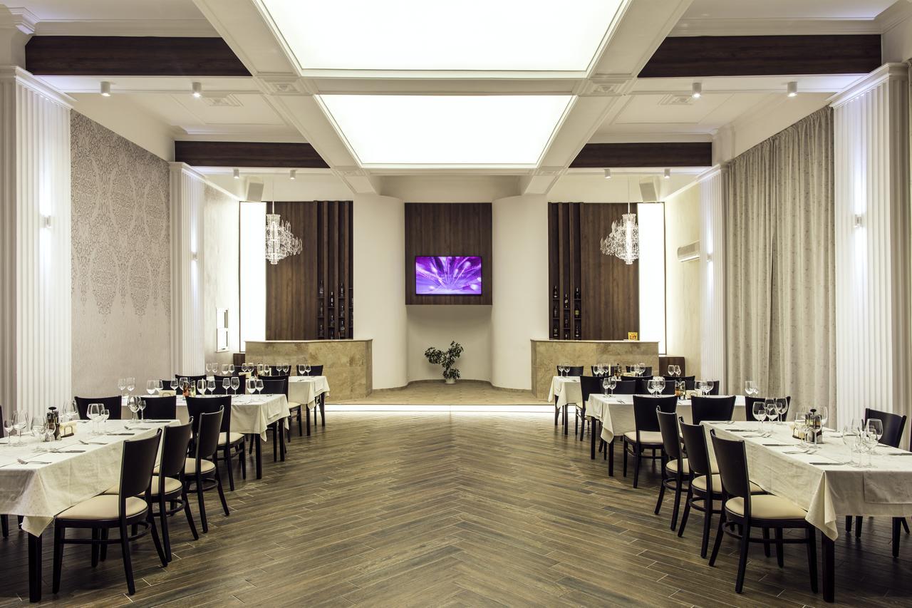 Hotel Orbita شومن المظهر الخارجي الصورة