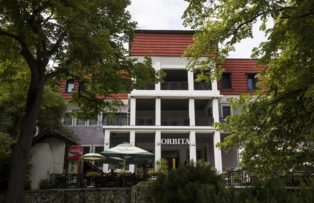 Hotel Orbita شومن المظهر الخارجي الصورة