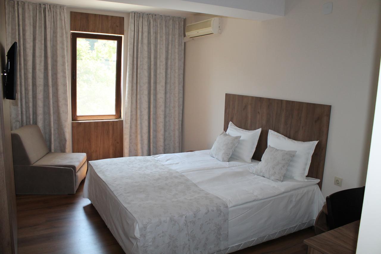 Hotel Orbita شومن المظهر الخارجي الصورة